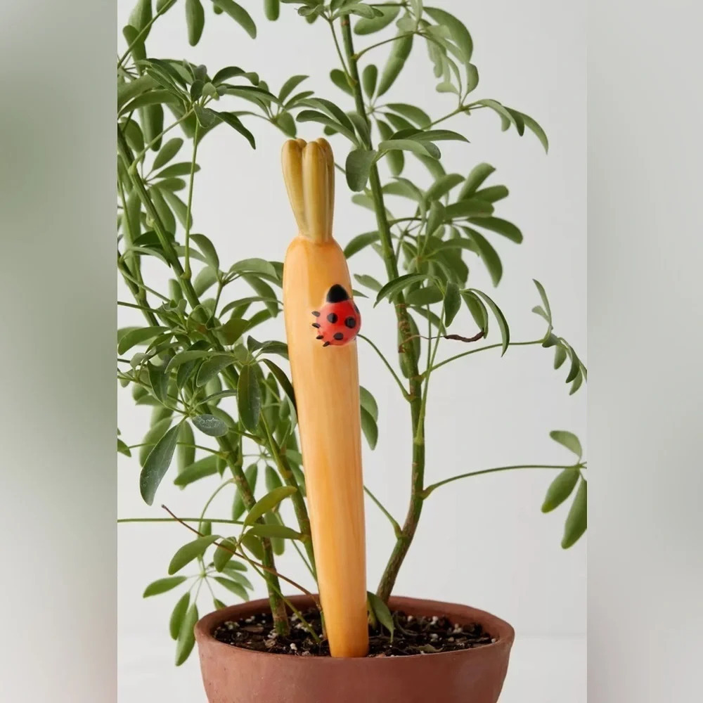 UO Veggie Plant Stake, Orange, NIB 🥕